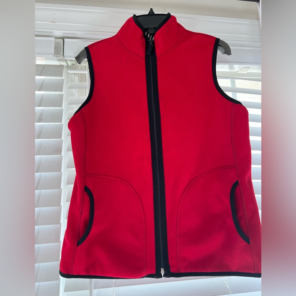 Reversible vest  red,black and white  size M full zip